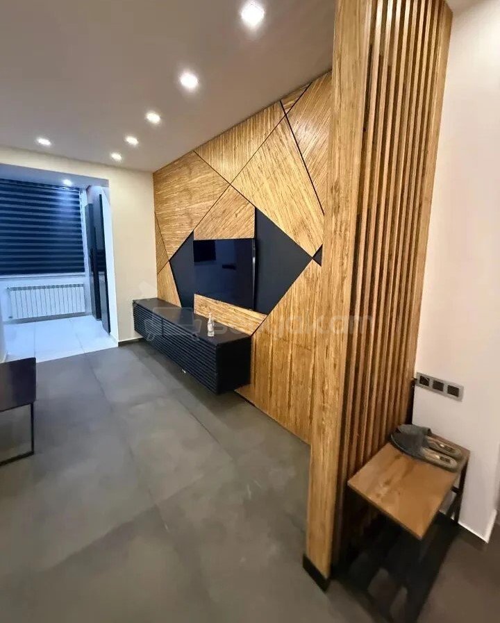 3 Սենյականոց Բնակարան Քարե Շենքում, 83քմ, 5/5 հարկ, Կապիտալ Վերանորոգված