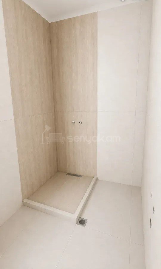 3 Սենյականոց Բնակարան Քարե Շենքում, 70քմ, 5/5 հարկ, Կապիտալ Վերանորոգված