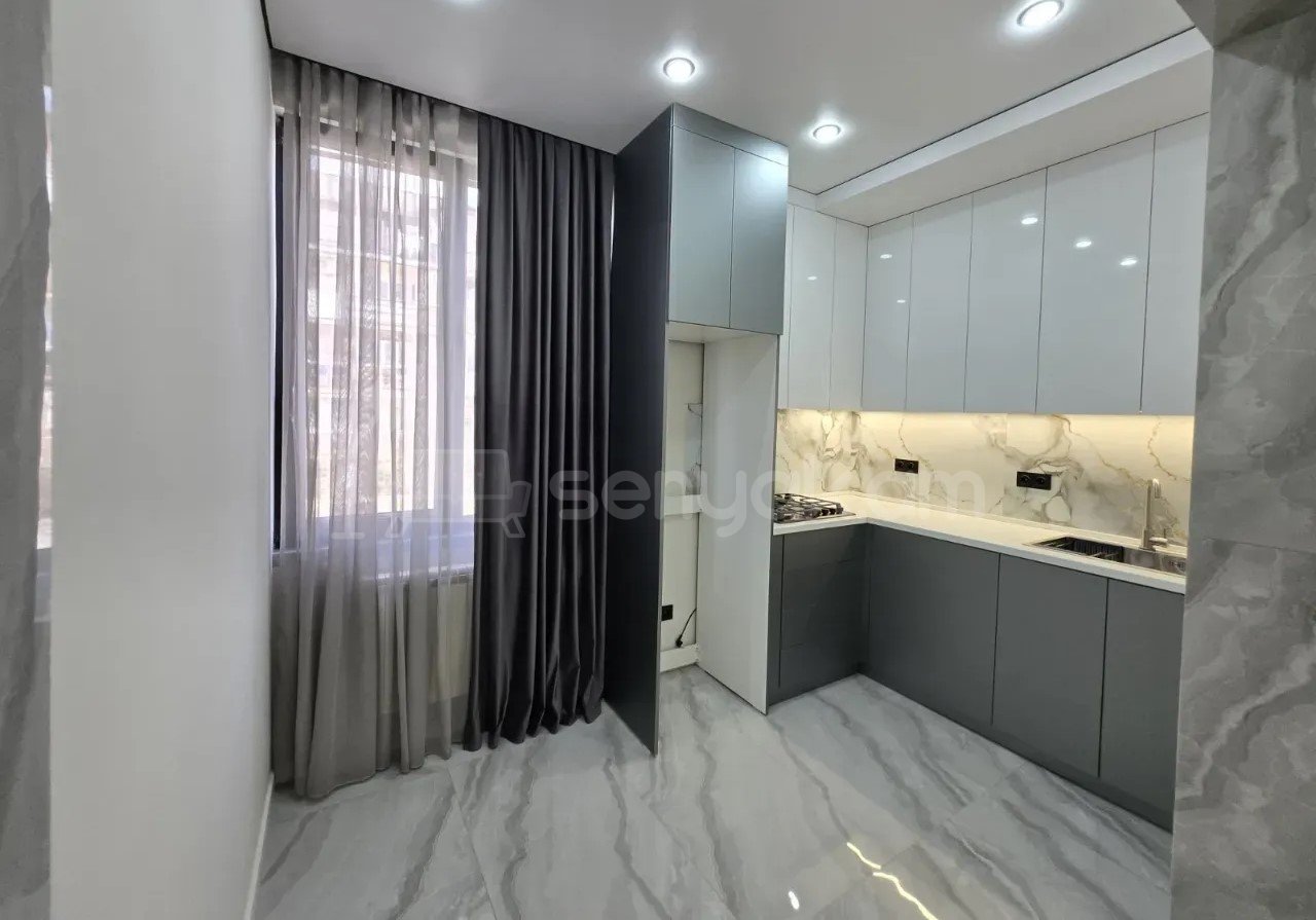 3 Սենյականոց Բնակարան Քարե Շենքում, 61քմ, 4/5 հարկ, Կապիտալ Վերանորոգված