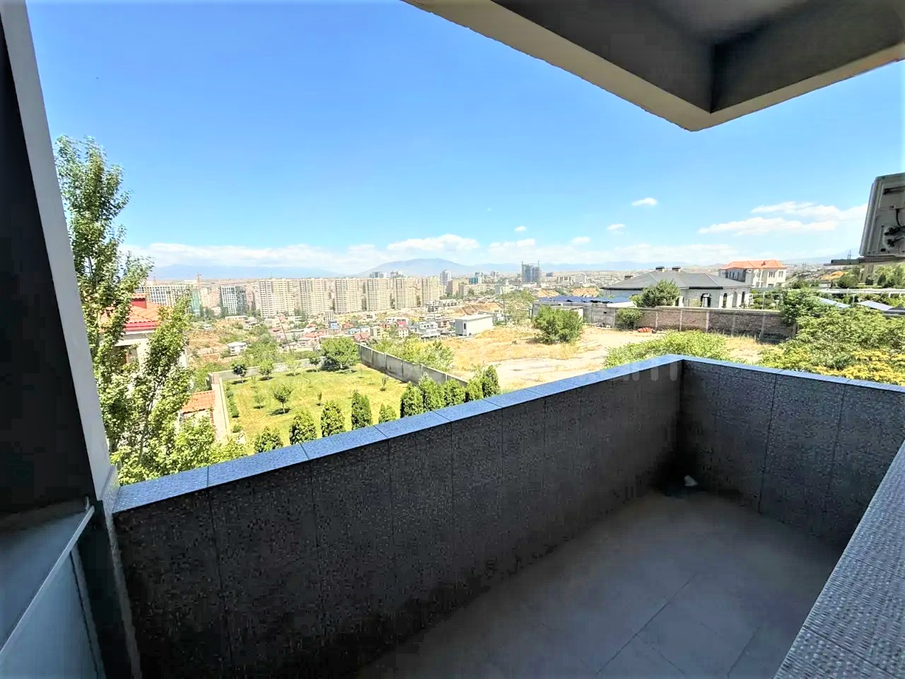3 Սենյականոց Բնակարան Քարե Շենքում, 110քմ, 4/5 հարկ, Դիզայներական Վերանորոգված, Կահավորված, Արևկող