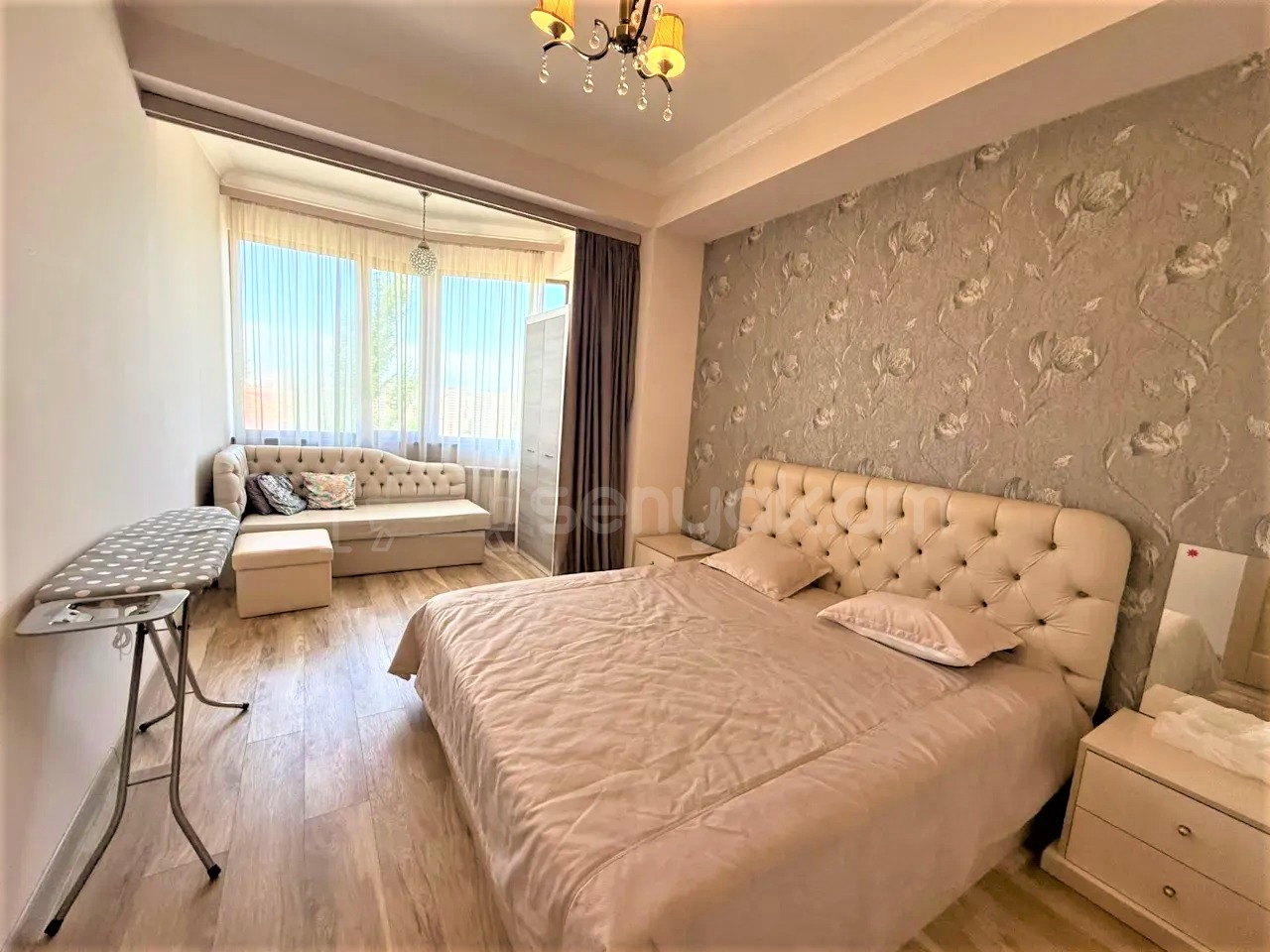 3 Սենյականոց Բնակարան Քարե Շենքում, 110քմ, 4/5 հարկ, Դիզայներական Վերանորոգված, Կահավորված, Արևկող