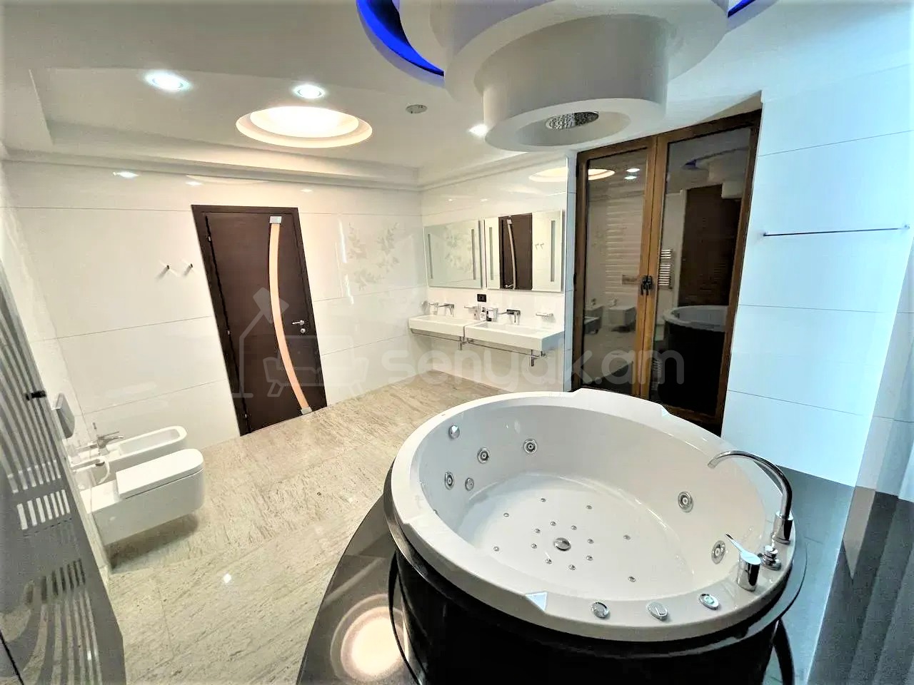 5 Սենյականոց Բնակարան, 292քմ, 8/9 հարկ, Դիզայներական Վերանորոգված