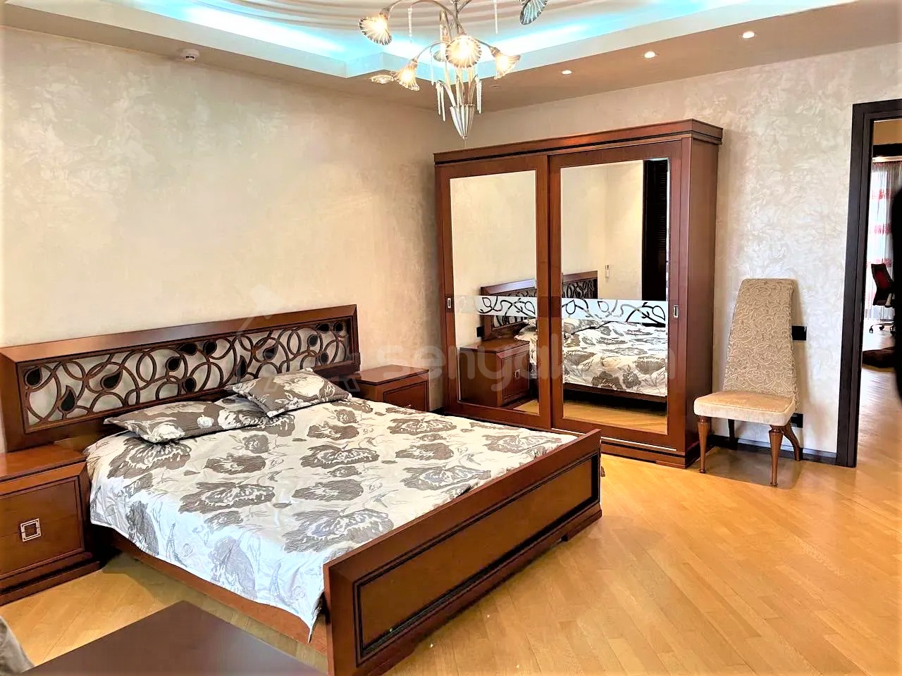 4 Սենյականոց Բնակարան, 292քմ, 8/9 հարկ, Դիզայներական Վերանորոգված, Կահավորված, Արևկող
