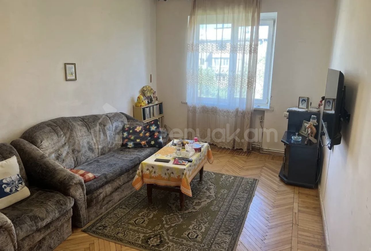 2 Սենյականոց Բնակարան Քարե Շենքում, 55քմ, 5/5 հարկ, Նորմալ Վիճակում