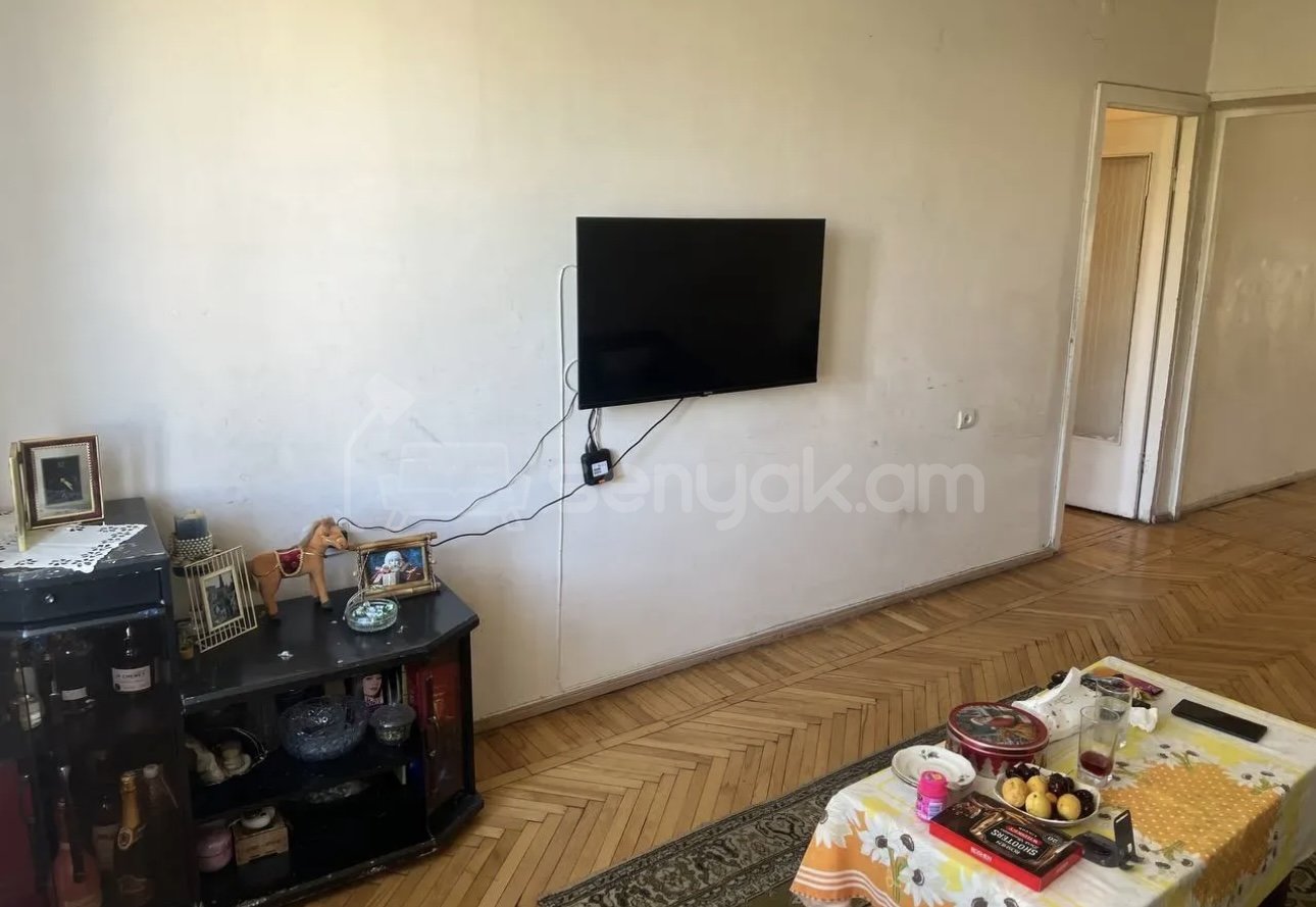 2 Սենյականոց Բնակարան Քարե Շենքում, 55քմ, 5/5 հարկ, Նորմալ Վիճակում