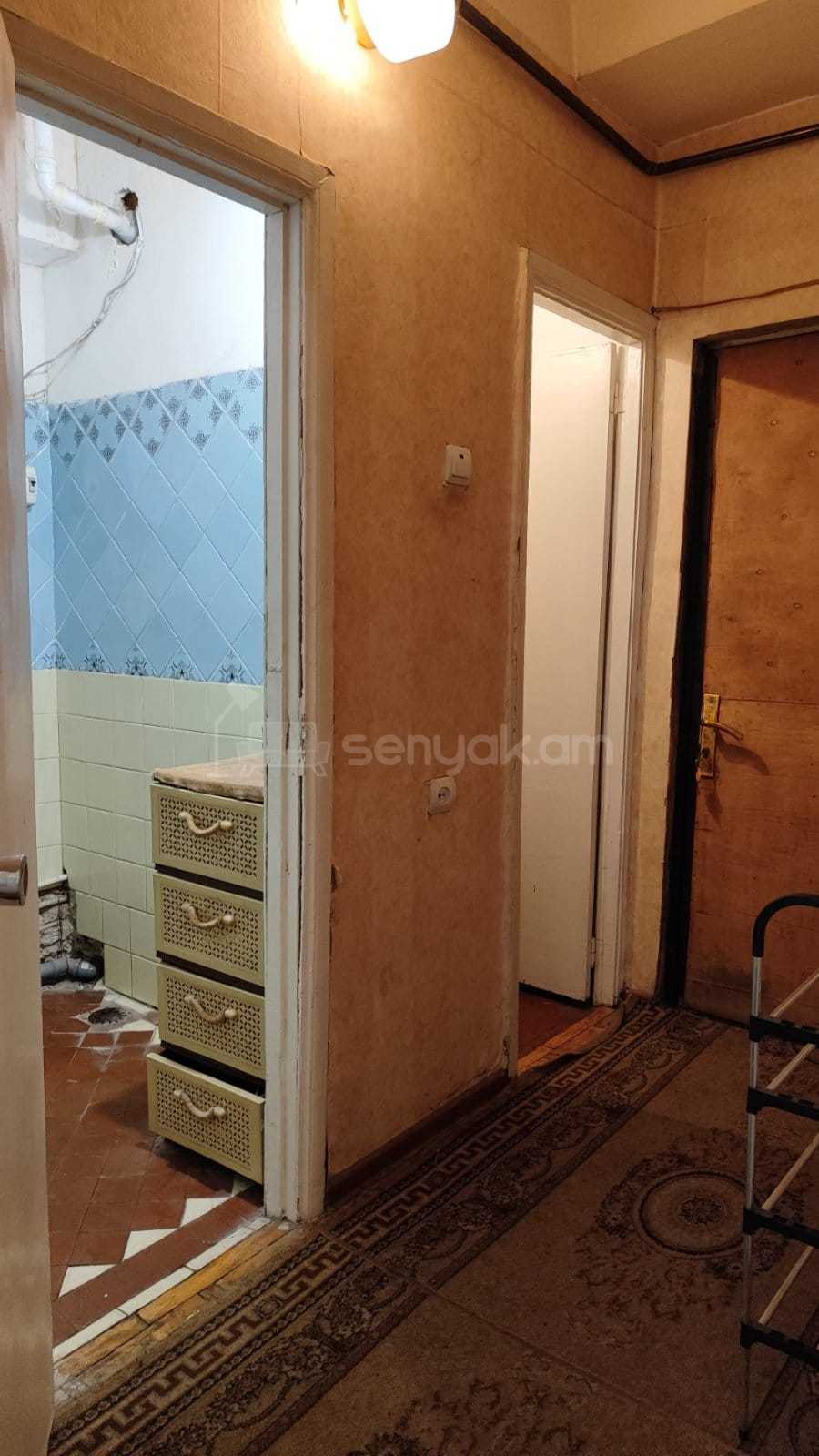 1 Սենյականոց Բնակարան, 42քմ, 3/9 հարկ, Պետական Վիճակում