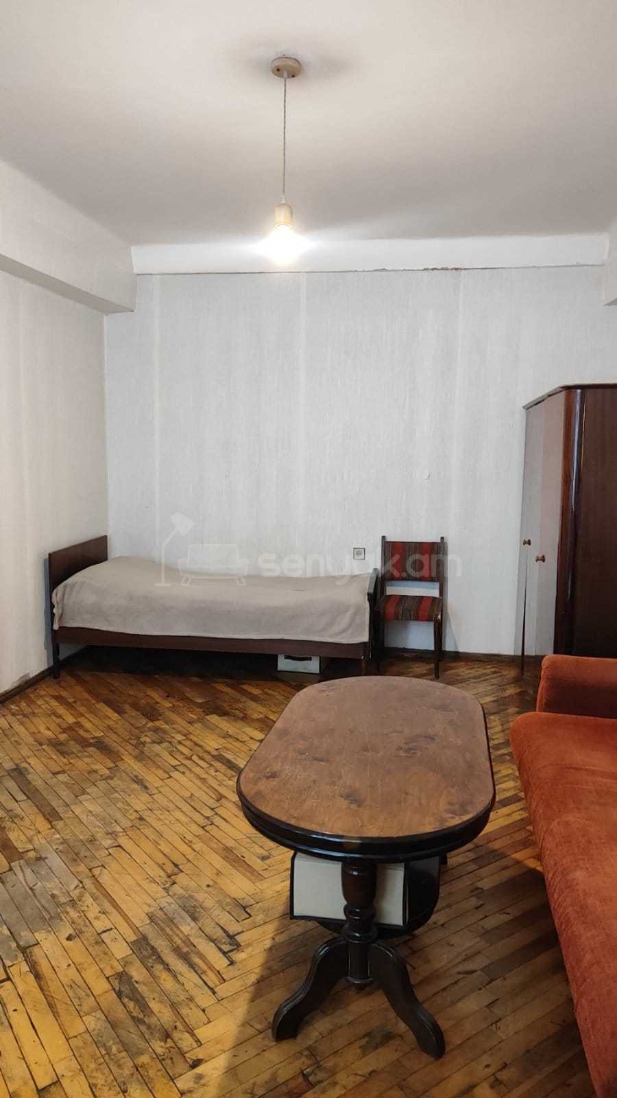 1 Սենյականոց Բնակարան, 42քմ, 3/9 հարկ, Պետական Վիճակում