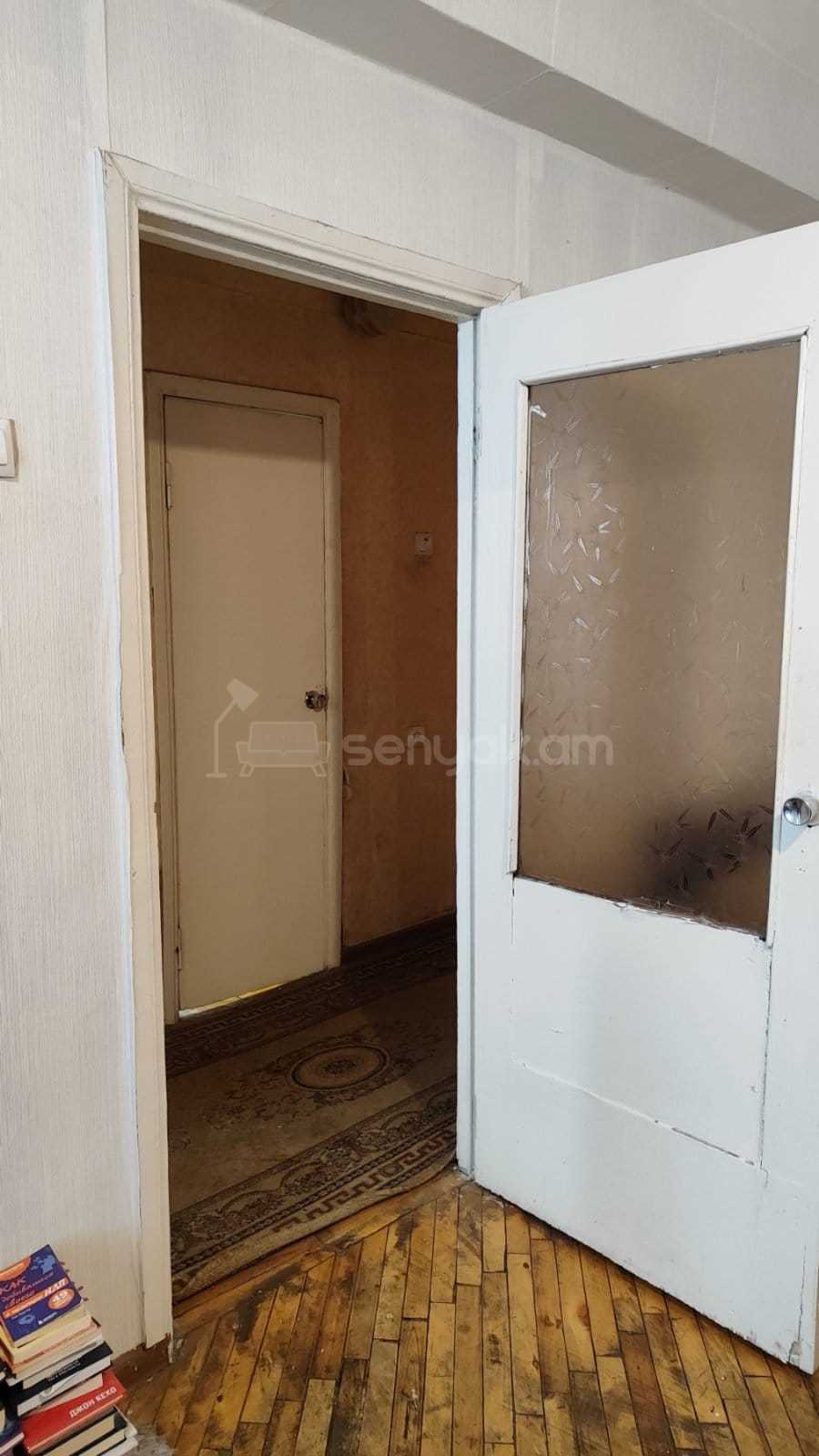 1 Սենյականոց Բնակարան, 42քմ, 3/9 հարկ, Պետական Վիճակում