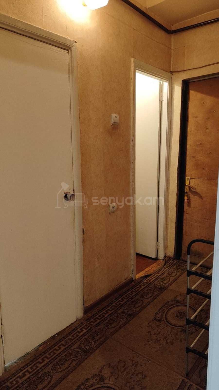 1 Սենյականոց Բնակարան, 42քմ, 3/9 հարկ, Պետական Վիճակում