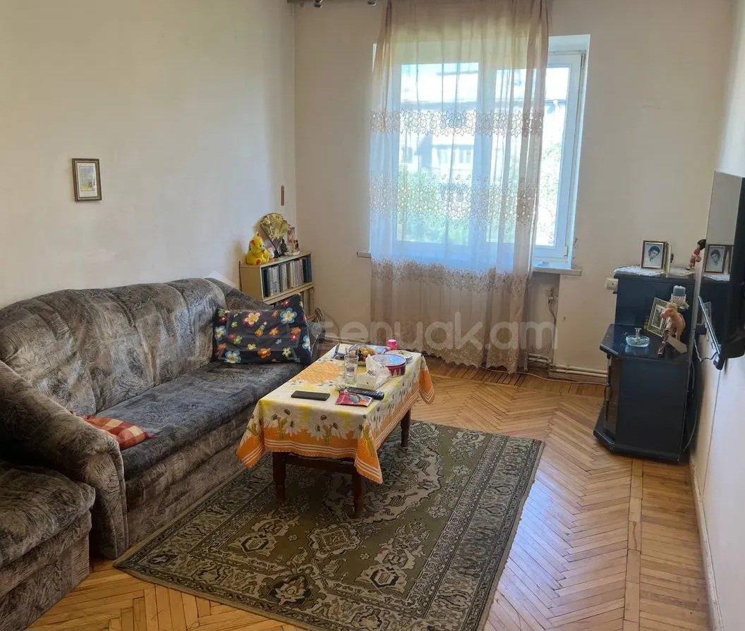 2 Սենյականոց Բնակարան Քարե Շենքում, 57քմ, 5/5 հարկ, Պետական Վիճակում