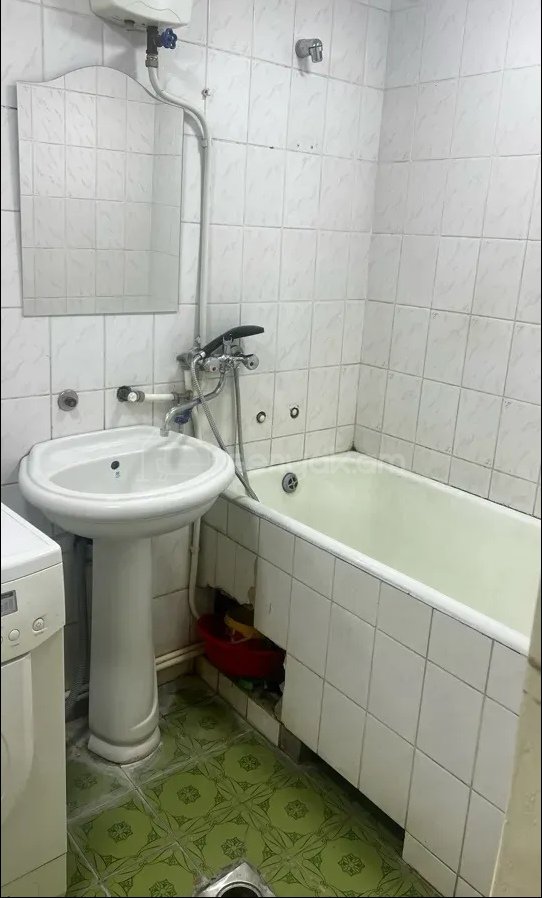 3 Սենյականոց Բնակարան, 80քմ, 3/9 հարկ, Նորմալ Վիճակում, Կահավորված