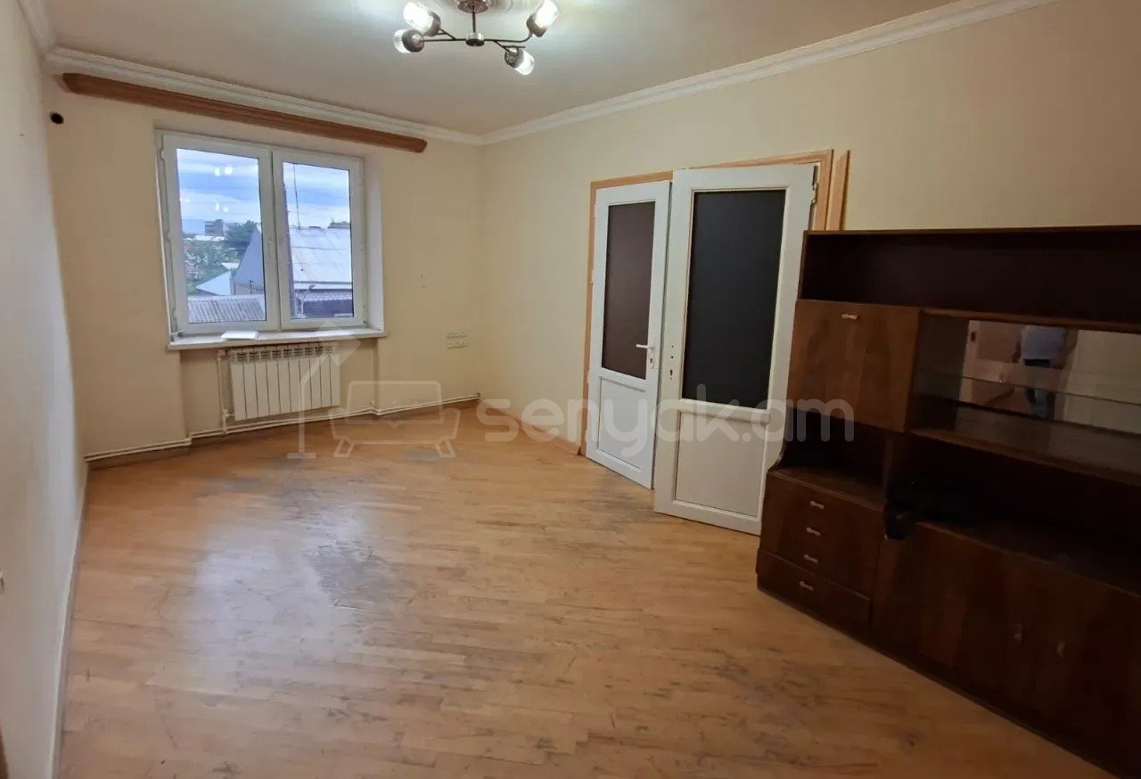 2 Սենյականոց Բնակարան Քարե Շենքում, 54քմ, 3/4 հարկ, Նորմալ Վիճակում