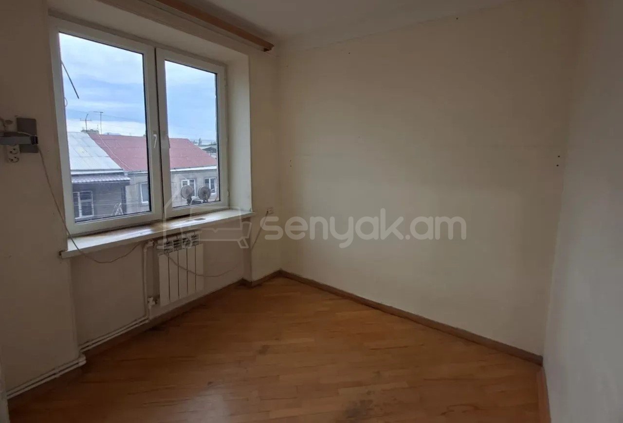 2 Սենյականոց Բնակարան Քարե Շենքում, 54քմ, 3/4 հարկ, Նորմալ Վիճակում