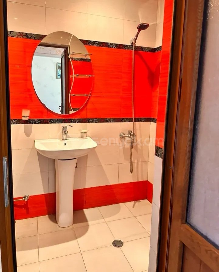2 Սենյականոց Բնակարան Քարե Շենքում, 48քմ, 4/5 հարկ, Կապիտալ Վերանորոգված, Կահավորված