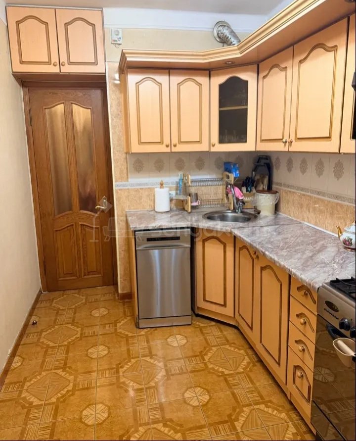 3 Սենյականոց Բնակարան Քարե Շենքում, 78քմ, 3/9 հարկ, Կապիտալ Վերանորոգված, Կահավորված