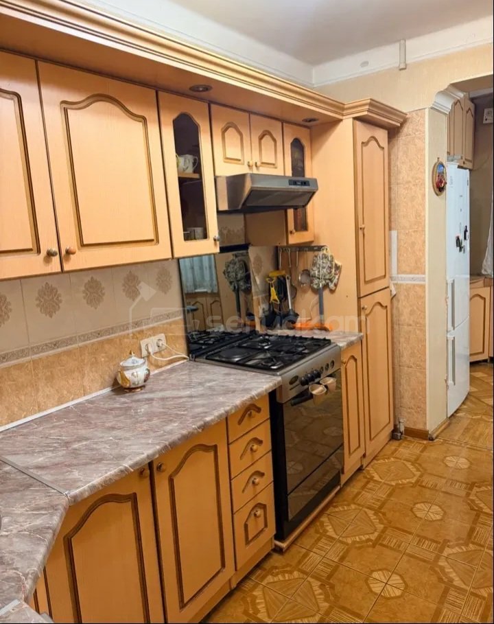 3 Սենյականոց Բնակարան Քարե Շենքում, 78քմ, 3/9 հարկ, Կապիտալ Վերանորոգված, Կահավորված