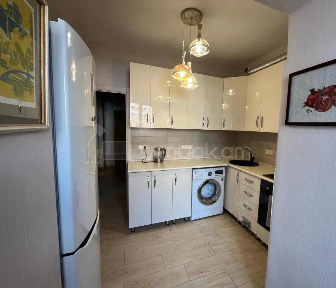 2 Սենյականոց Բնակարան Քարե Շենքում, 70քմ, 4/4 հարկ, Կապիտալ Վերանորոգված