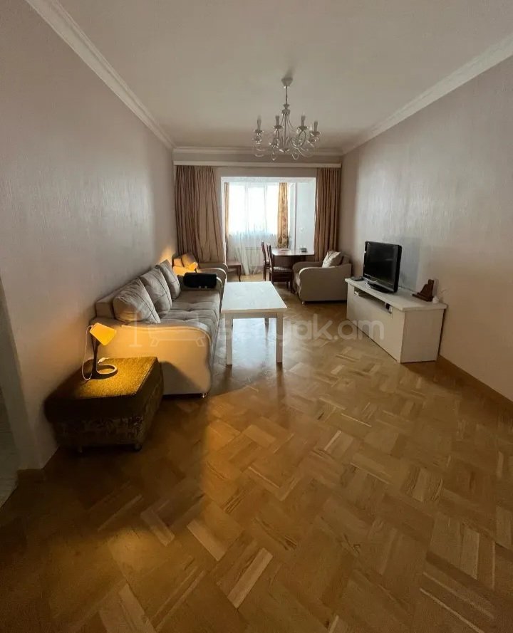 2 Սենյականոց Բնակարան Քարե Շենքում, 70քմ, 4/4 հարկ, Կապիտալ Վերանորոգված