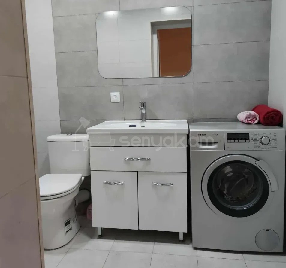 2 Սենյականոց Բնակարան Քարե Շենքում, 79քմ, 5/5 հարկ, Կապիտալ Վերանորոգված, Կահավորված