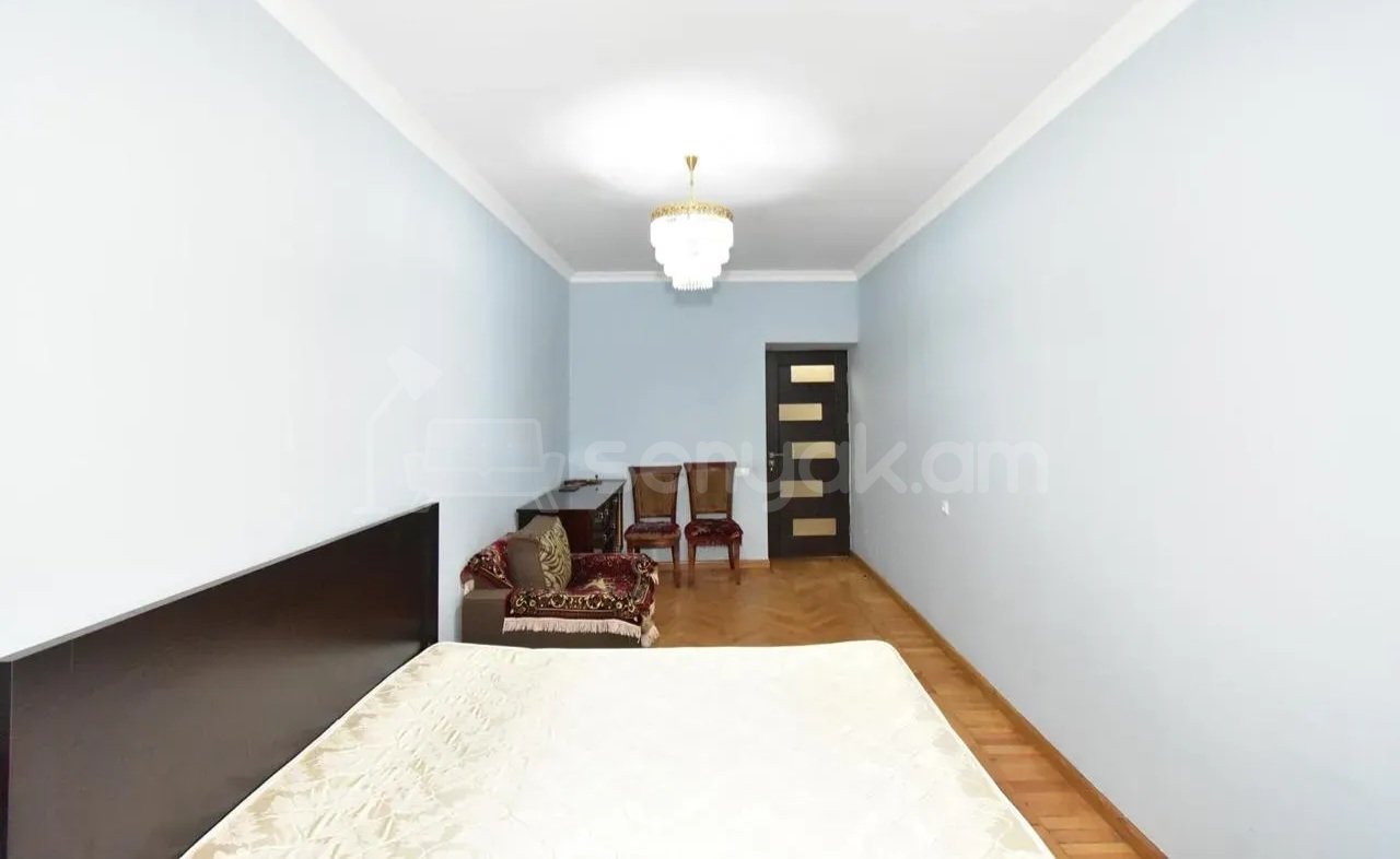 3 Սենյականոց Բնակարան Քարե Շենքում, 72քմ, 1/5 հարկ, Կապիտալ Վերանորոգված, Կահավորված