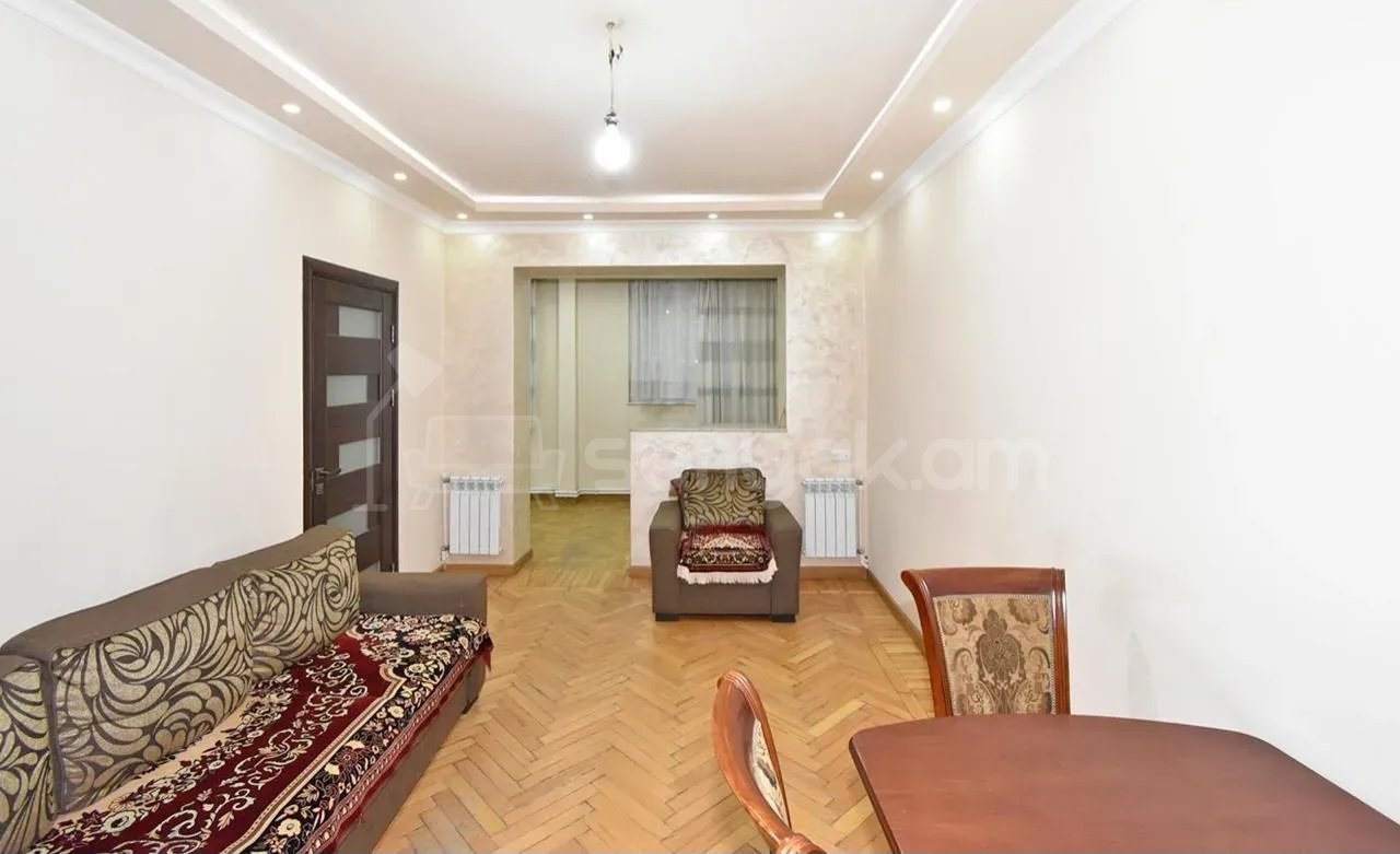 3 Սենյականոց Բնակարան Քարե Շենքում, 72քմ, 1/5 հարկ, Կապիտալ Վերանորոգված, Կահավորված