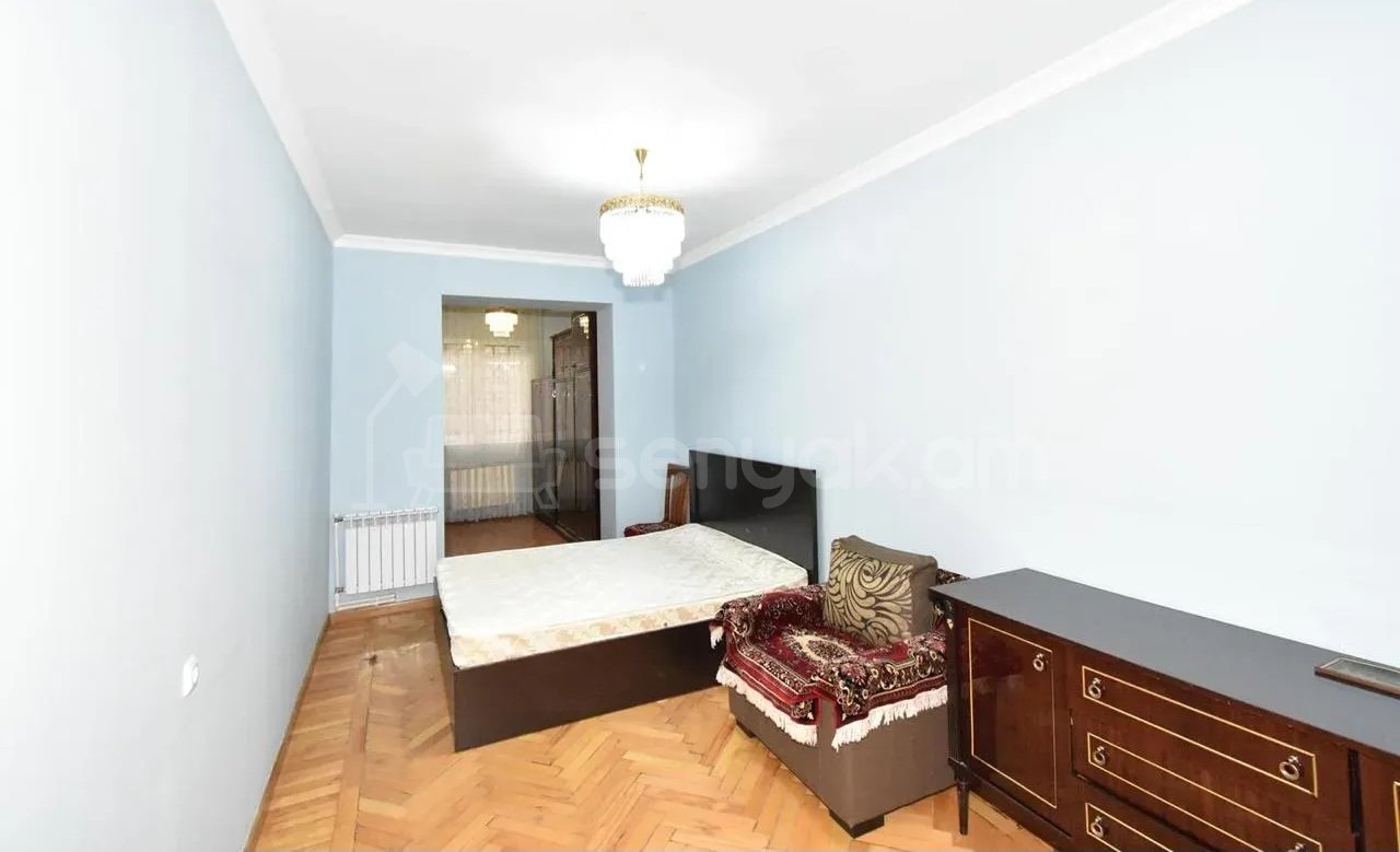 3 Սենյականոց Բնակարան Քարե Շենքում, 72քմ, 1/5 հարկ, Կապիտալ Վերանորոգված, Կահավորված
