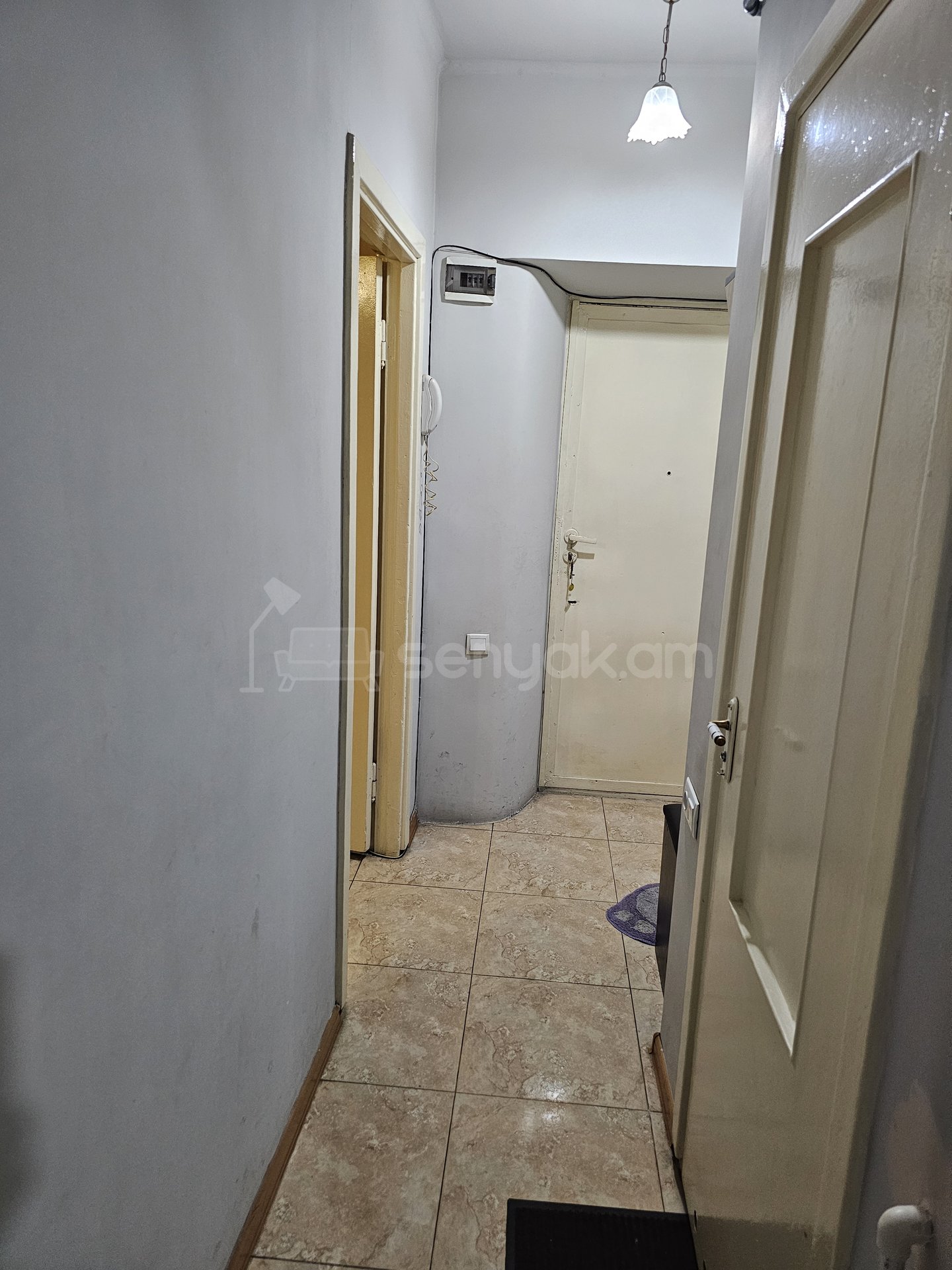 2 Սենյականոց Բնակարան Քարե Շենքում, 45քմ, 1/4 հարկ, Կոսմետիկ Վերանորոգված, Կահավորված