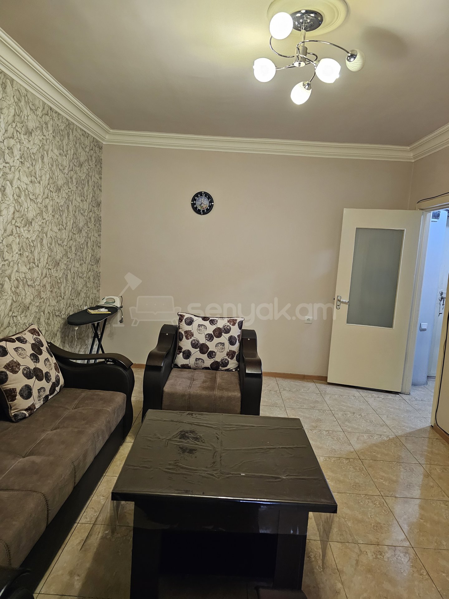 2 Սենյականոց Բնակարան Քարե Շենքում, 45քմ, 1/4 հարկ, Կոսմետիկ Վերանորոգված, Կահավորված