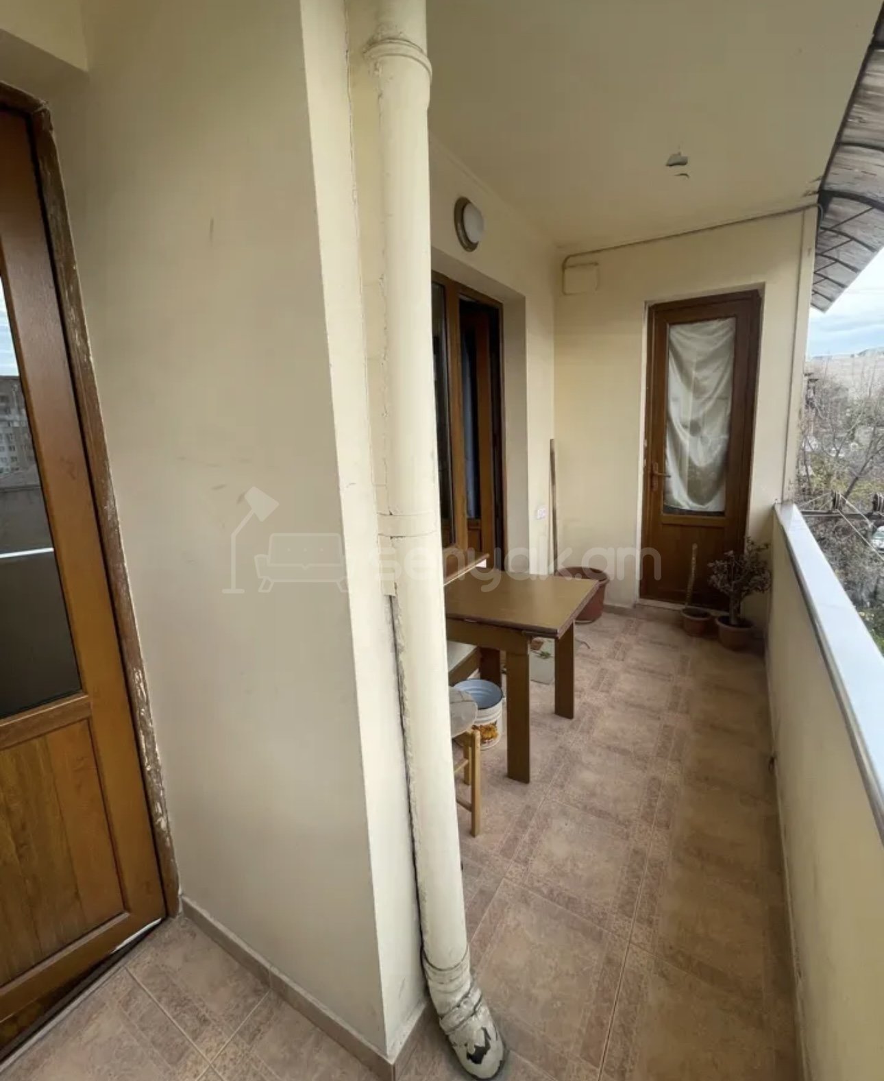 4 Սենյականոց Բնակարան Քարե Շենքում, 105քմ, 4/5 հարկ, Կապիտալ Վերանորոգված