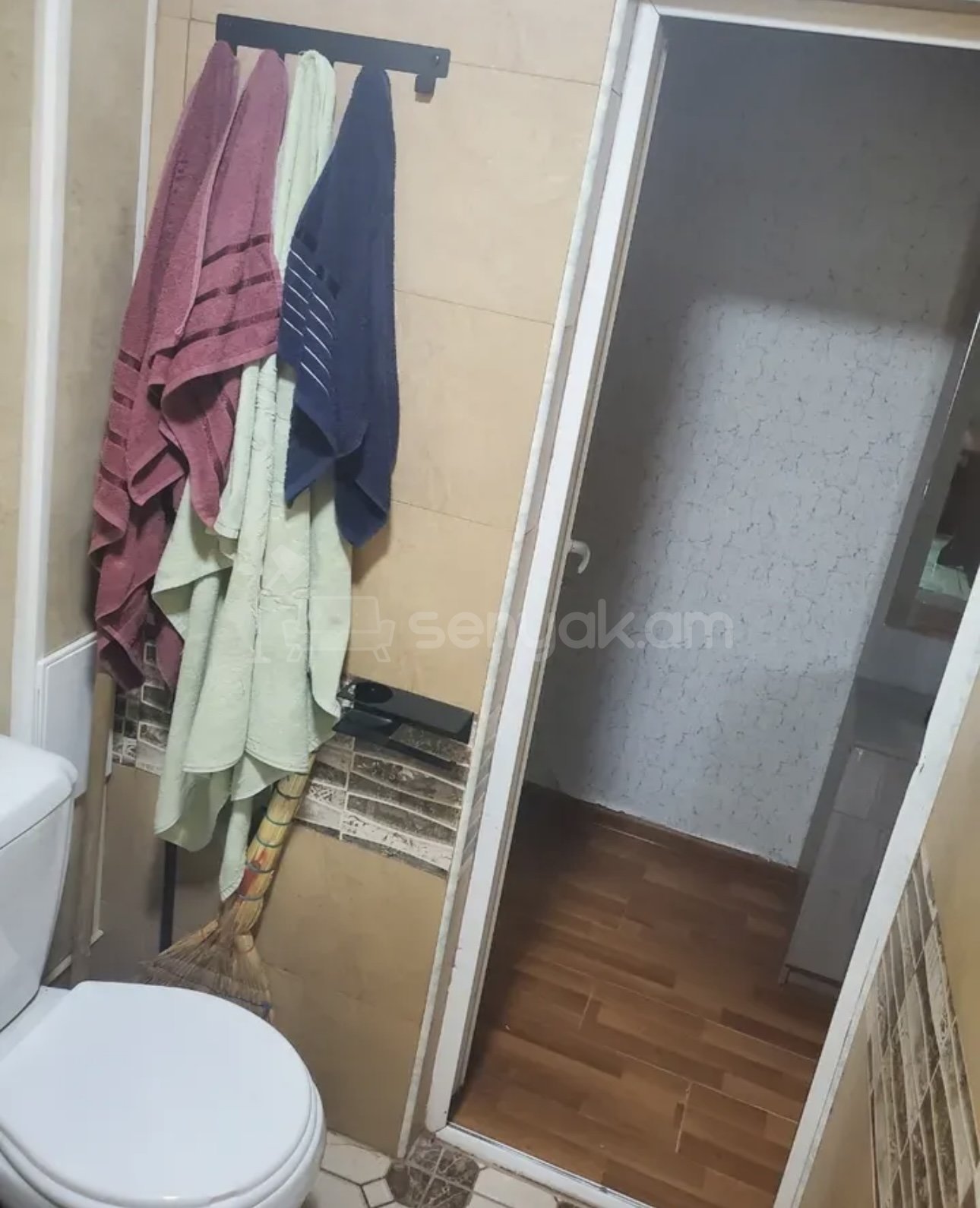 1 Սենյականոց Բնակարան Քարե Շենքում, 40քմ, 2/4 հարկ, Կապիտալ Վերանորոգված