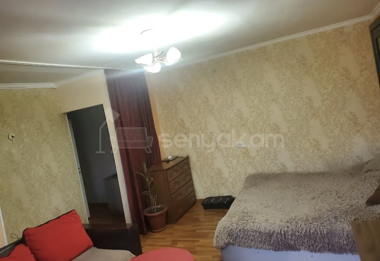 1 Սենյականոց Բնակարան Քարե Շենքում, 40քմ, 2/4 հարկ, Կապիտալ Վերանորոգված