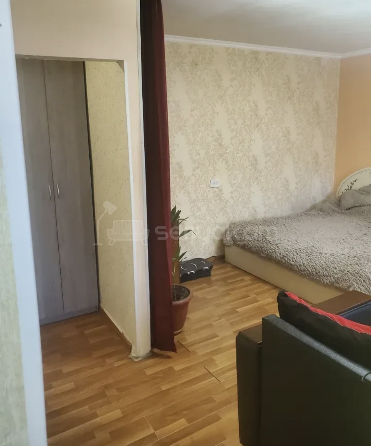 1 Սենյականոց Բնակարան Քարե Շենքում, 40քմ, 2/4 հարկ, Կապիտալ Վերանորոգված