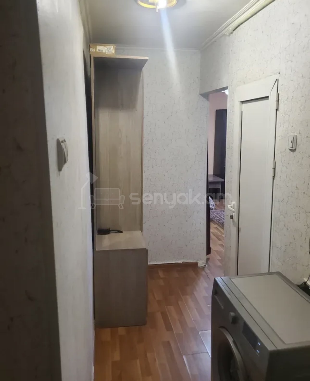 1 Սենյականոց Բնակարան Քարե Շենքում, 40քմ, 2/4 հարկ, Կապիտալ Վերանորոգված