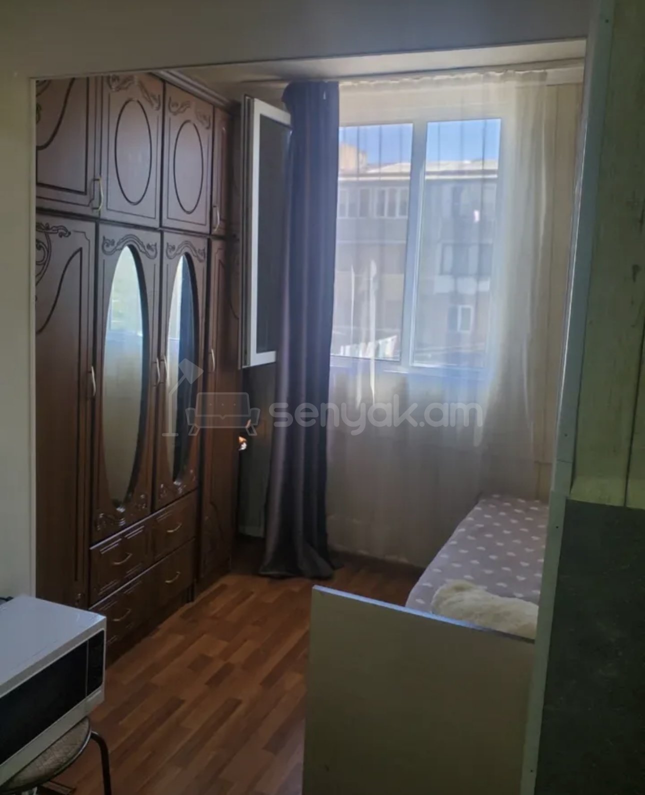 1 Սենյականոց Բնակարան Քարե Շենքում, 40քմ, 2/4 հարկ, Կապիտալ Վերանորոգված