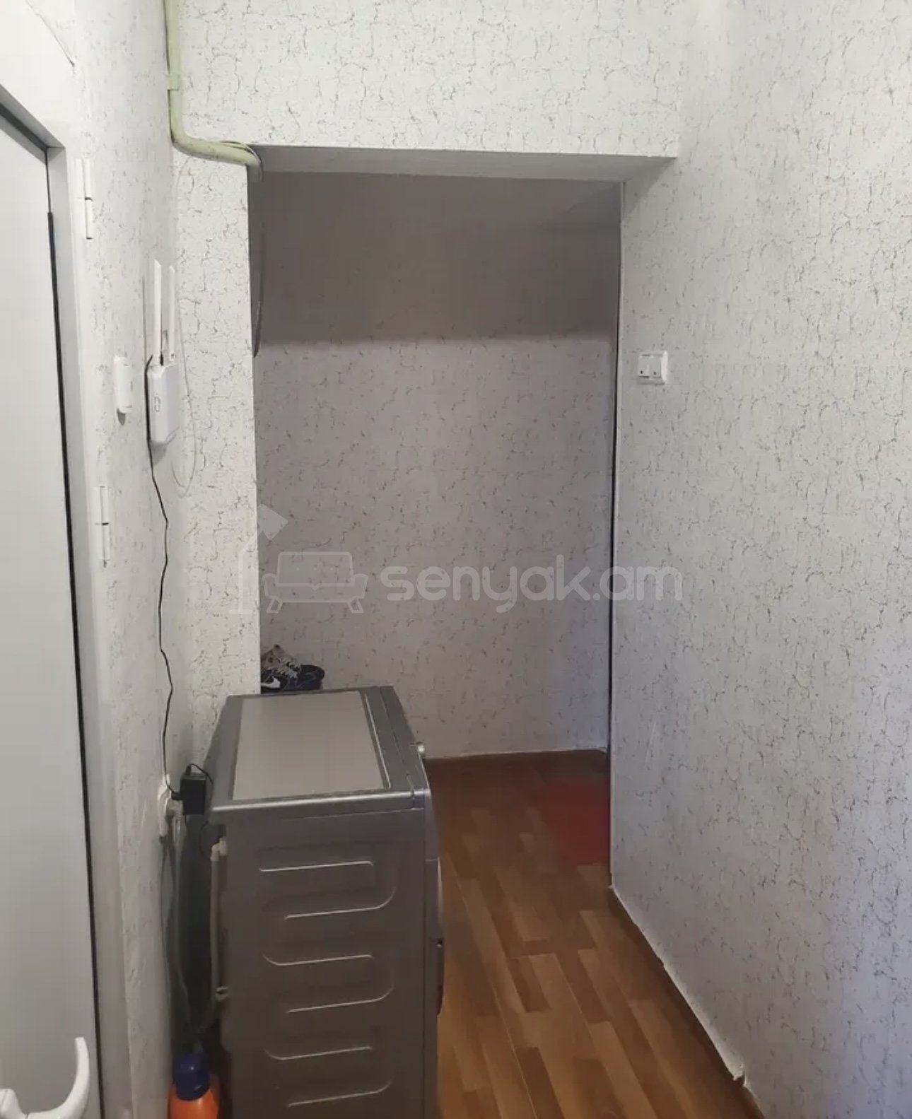 1 Սենյականոց Բնակարան Քարե Շենքում, 40քմ, 2/4 հարկ, Կապիտալ Վերանորոգված