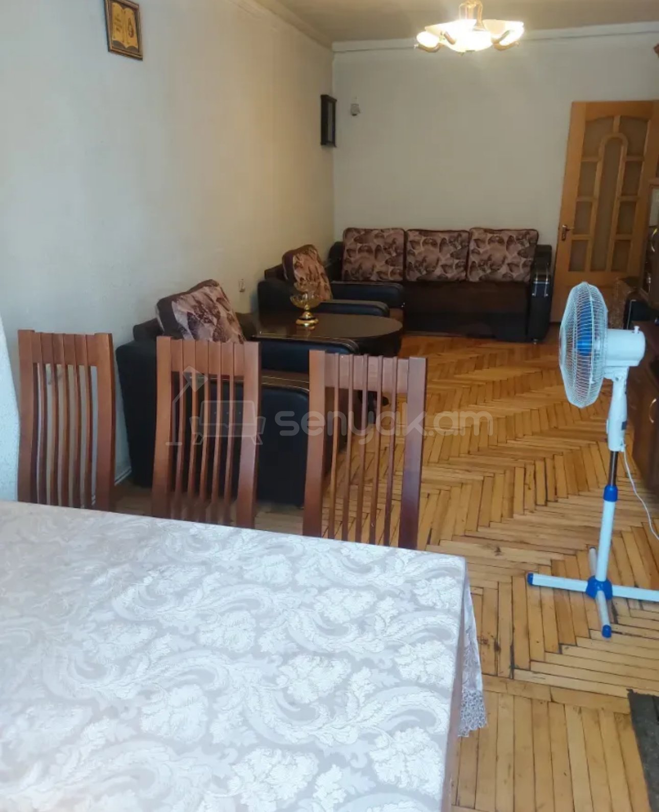 4 Սենյականոց Բնակարան Քարե Շենքում, 70քմ, 2/5 հարկ, Նորմալ Վիճակում