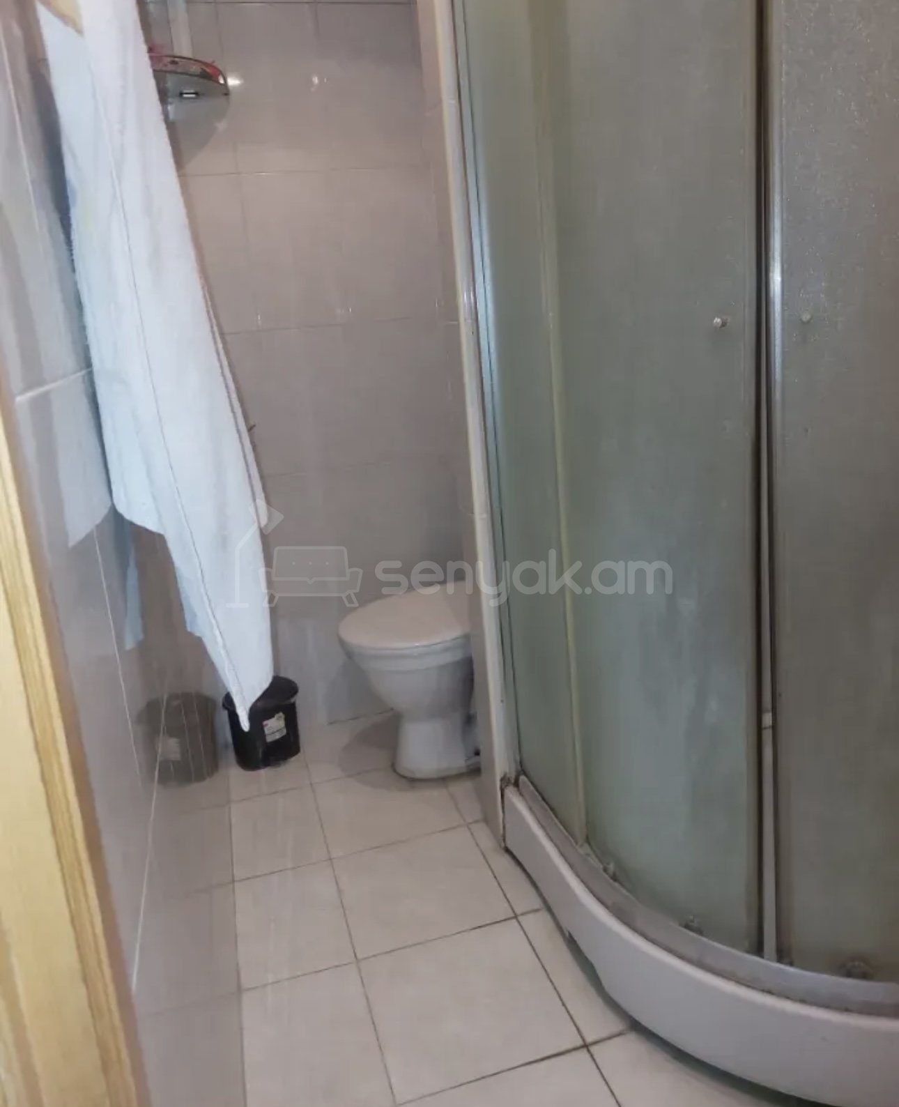 4 Սենյականոց Բնակարան Քարե Շենքում, 70քմ, 2/5 հարկ, Նորմալ Վիճակում