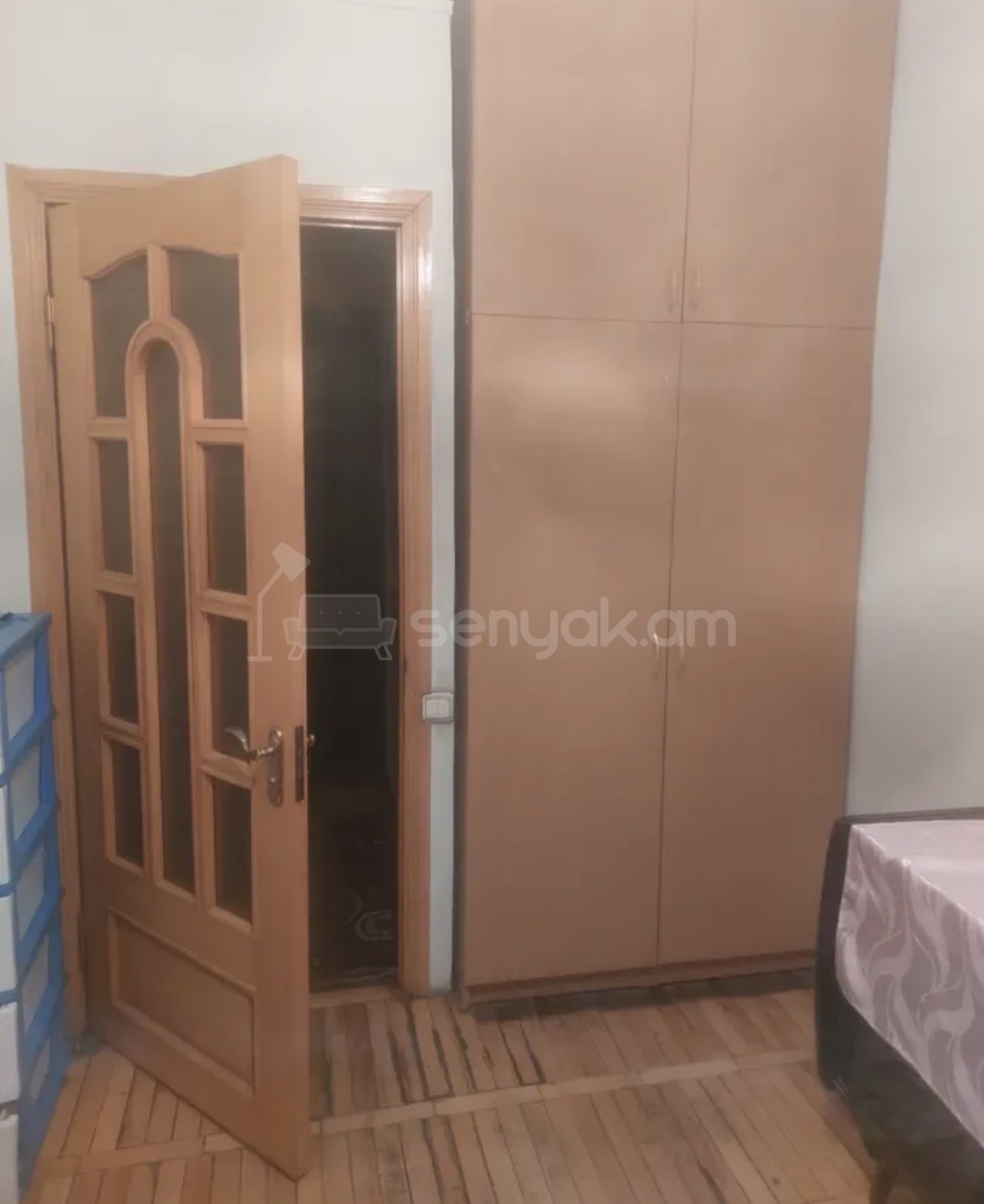 4 Սենյականոց Բնակարան Քարե Շենքում, 70քմ, 2/5 հարկ, Նորմալ Վիճակում