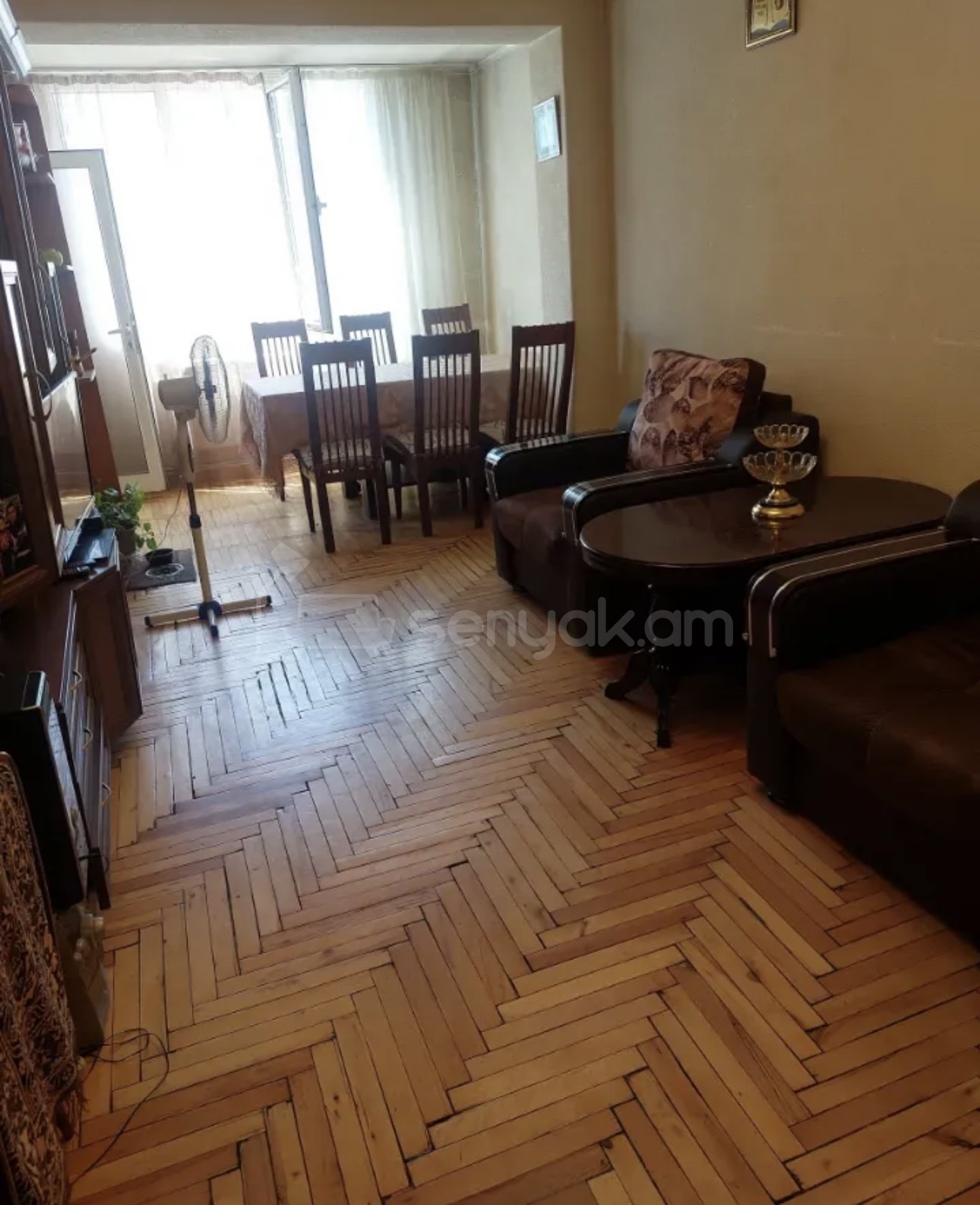 4 Սենյականոց Բնակարան Քարե Շենքում, 70քմ, 2/5 հարկ, Նորմալ Վիճակում
