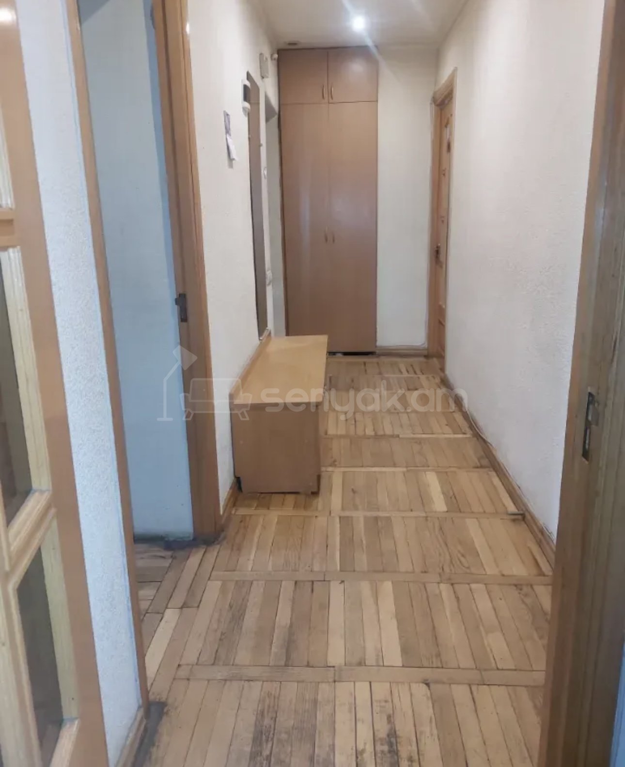 4 Սենյականոց Բնակարան Քարե Շենքում, 70քմ, 2/5 հարկ, Նորմալ Վիճակում