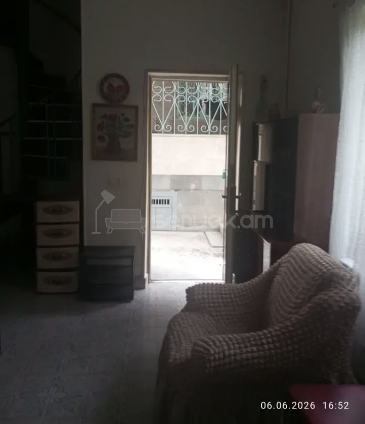 2 Սենյականոց Բնակարան Քարե Շենքում, 56քմ, 1/1 հարկ, Նորմալ Վիճակում, Կահավորված, Արևկող