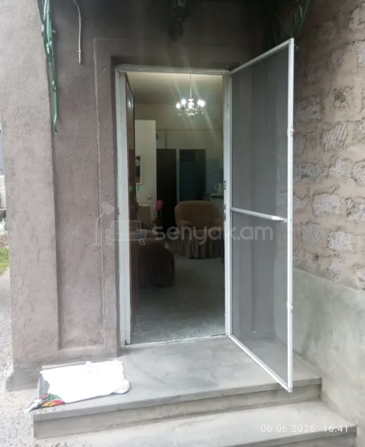 2 Սենյականոց Բնակարան Քարե Շենքում, 56քմ, 1/1 հարկ, Նորմալ Վիճակում, Կահավորված, Արևկող