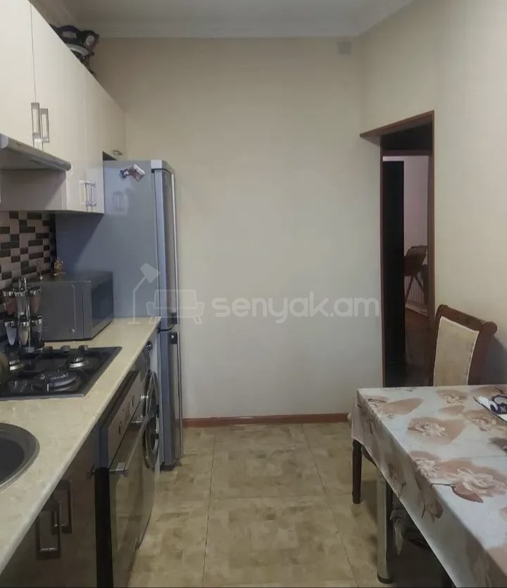 3 Սենյականոց Բնակարան Քարե Շենքում, 72քմ, 1/1 հարկ, Կապիտալ Վերանորոգված, Կահավորված
