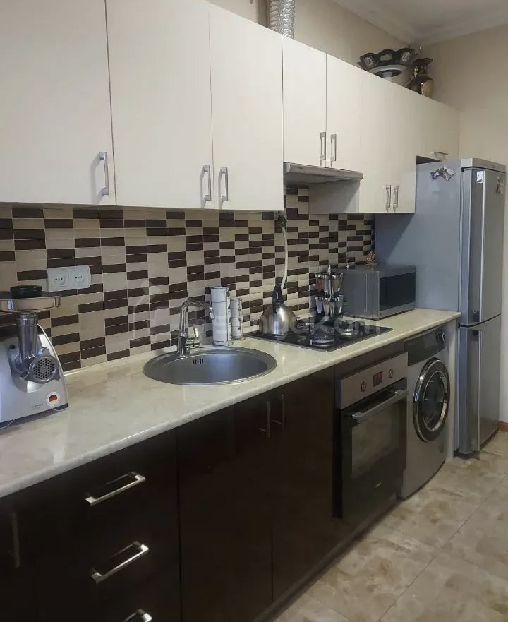 3 Սենյականոց Բնակարան Քարե Շենքում, 72քմ, 1/1 հարկ, Կապիտալ Վերանորոգված, Կահավորված