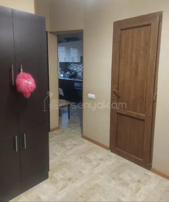 3 Սենյականոց Բնակարան Քարե Շենքում, 72քմ, 1/1 հարկ, Կապիտալ Վերանորոգված, Կահավորված
