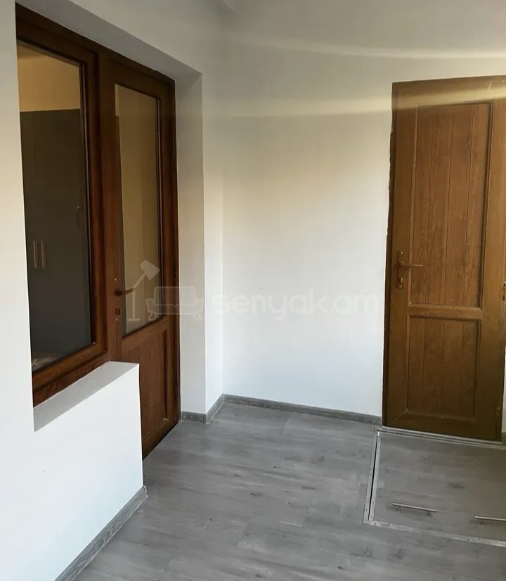 2 Սենյականոց Բնակարան Քարե Շենքում, 52քմ, 1/4 հարկ, Կապիտալ Վերանորոգված, Կահավորված