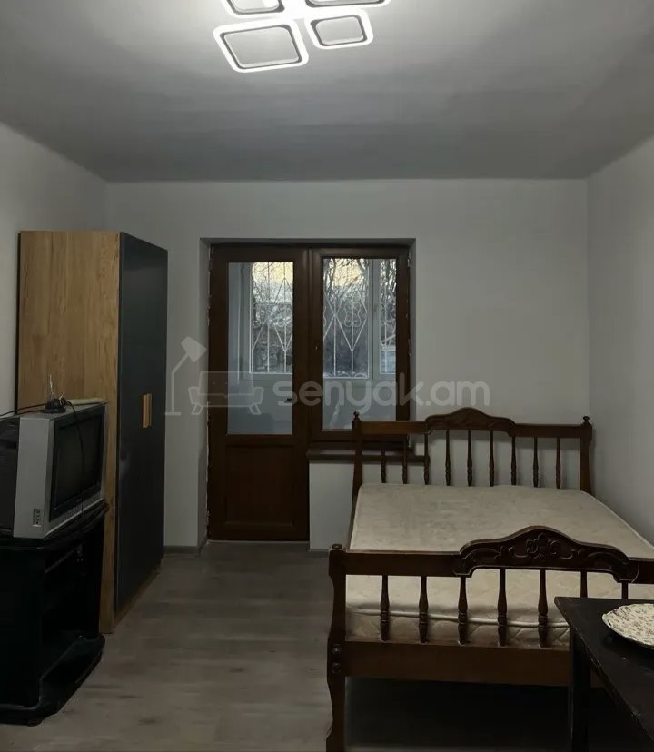 2 Սենյականոց Բնակարան Քարե Շենքում, 52քմ, 1/4 հարկ, Կապիտալ Վերանորոգված, Կահավորված
