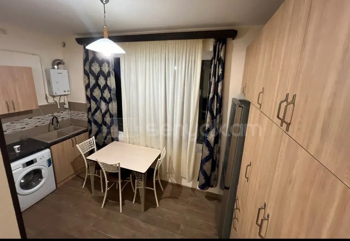 2 Սենյականոց Բնակարան Քարե Շենքում, 48քմ, 4/4 հարկ, Կապիտալ Վերանորոգված, Կահավորված