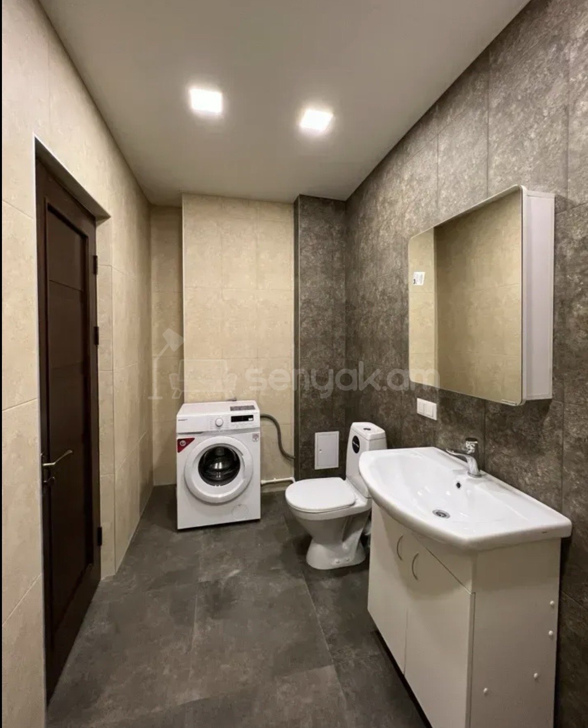 2 Սենյականոց Բնակարան Քարե Շենքում, 68քմ, 3/5 հարկ, Կապիտալ Վերանորոգված, Կահավորված