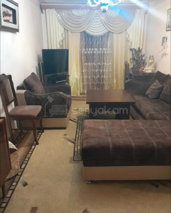 3 Սենյականոց Բնակարան Քարե Շենքում, 70քմ, 5/5 հարկ, Նորմալ Վիճակում, Կահավորված